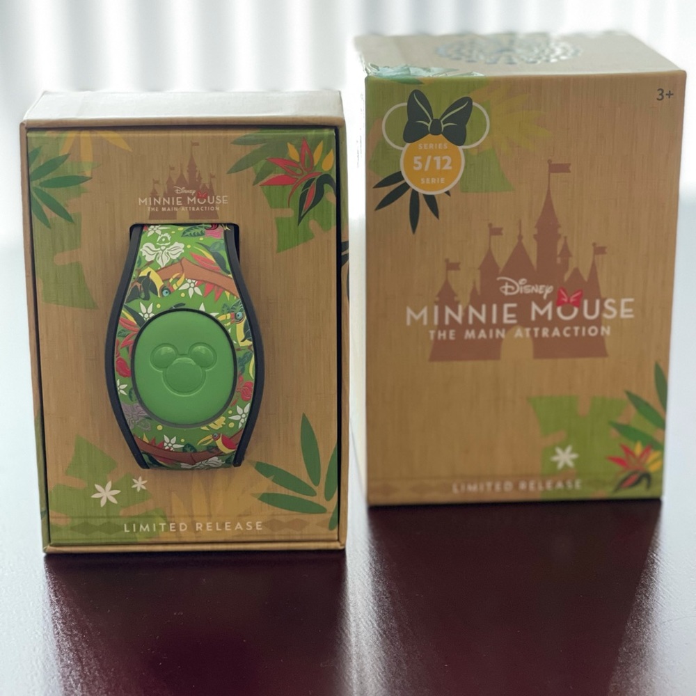 NWT Disney Minnie Mouse Main Attraction Magicband